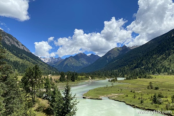 西藏旅游跟團(tuán)還是自由行好