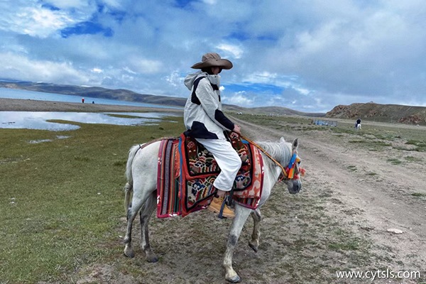 一個人去西藏呢旅游合適嗎