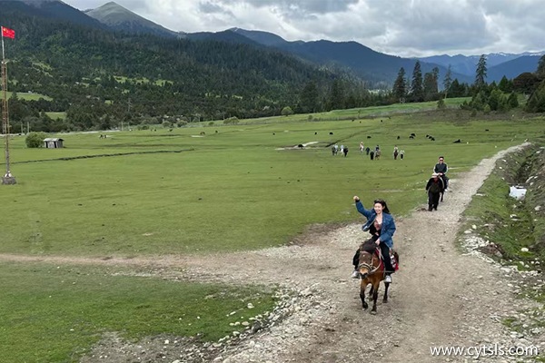 國慶三人去西藏旅游費用多少